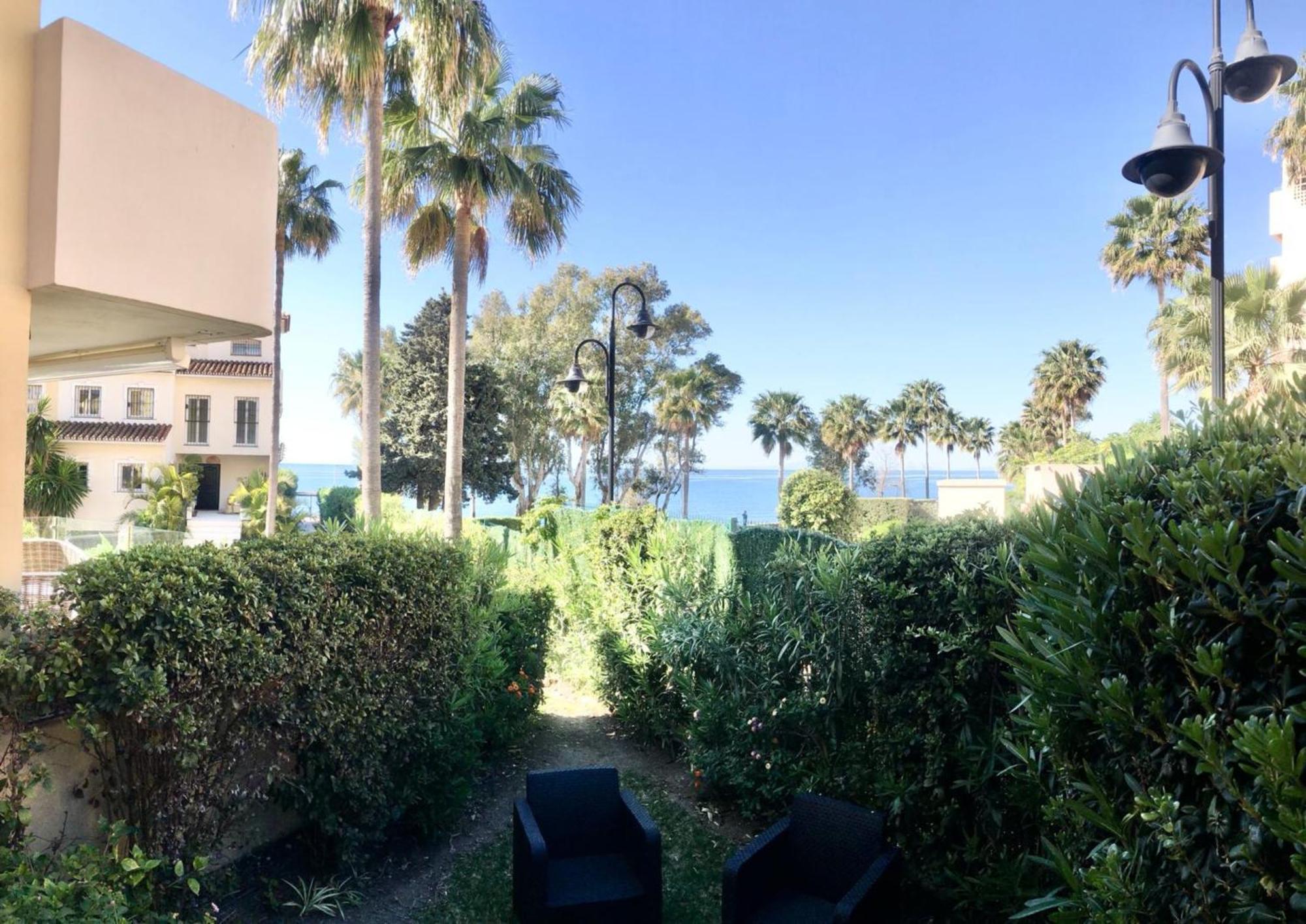 Garden Beach Townhouse エステポナ エクステリア 写真