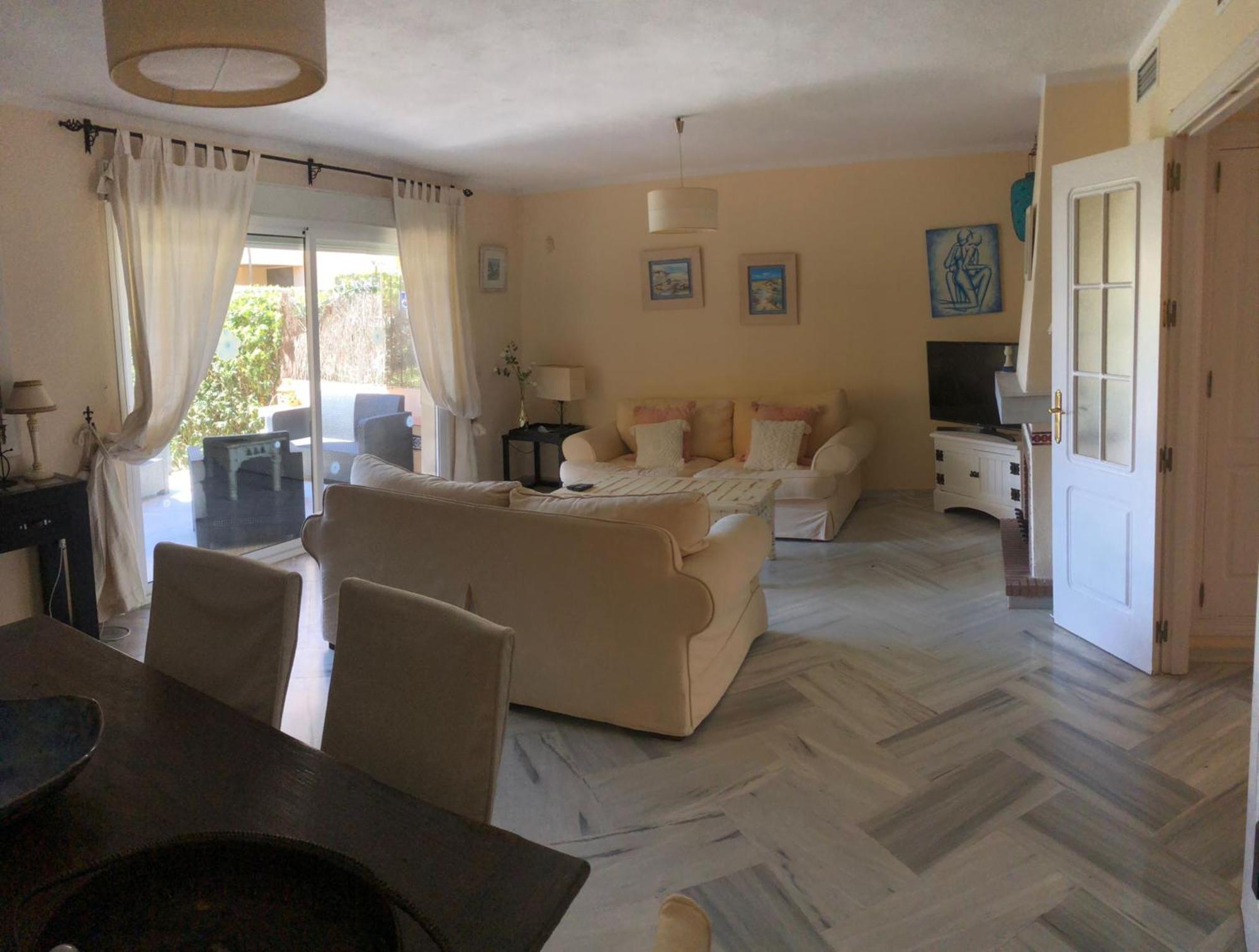 Garden Beach Townhouse エステポナ エクステリア 写真
